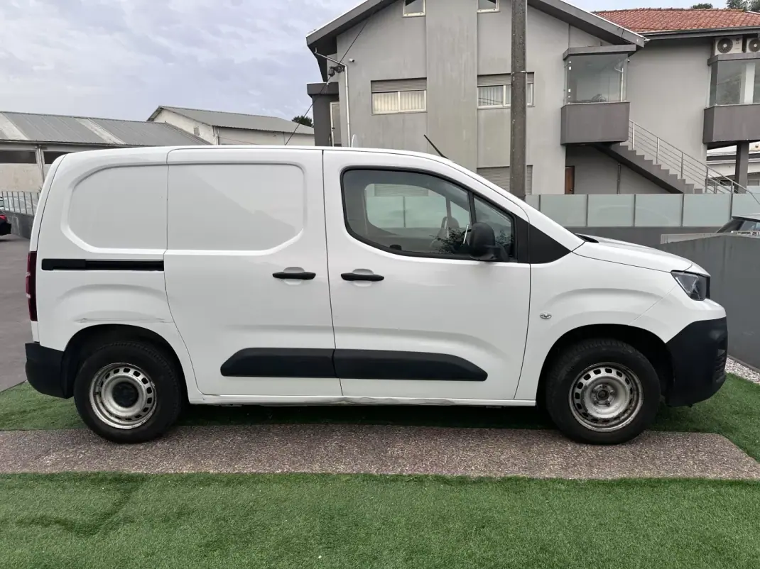 Peugeot Partner 1.5HDI 3lugares 2021 - 11900 EUR, 160000 km - AUTO.MOTO.pt - 160000km - foto 16 de 47