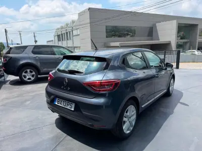 Renault Clio 2020 - 11900 EUR, 123000 km - AUTO.MOTO.pt - 123000km - foto 4 de 10
