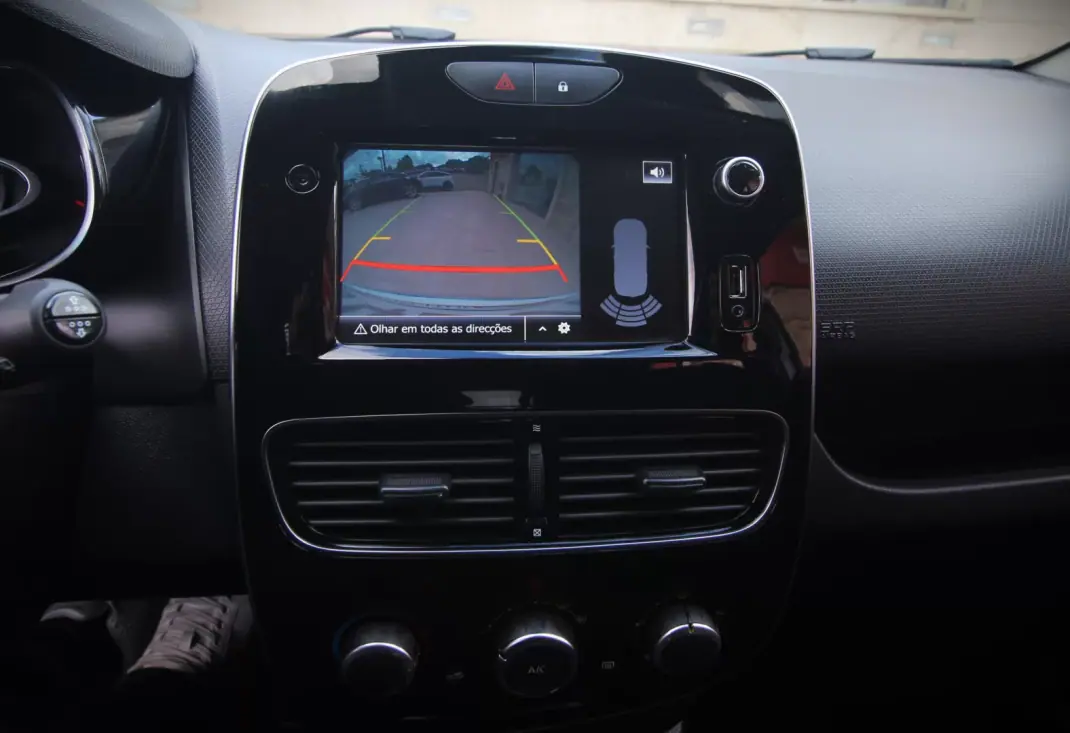 Renault Clio Sport Tourer 2020 - 12990 EUR, 53000 km - 53000km - foto 22 de 36