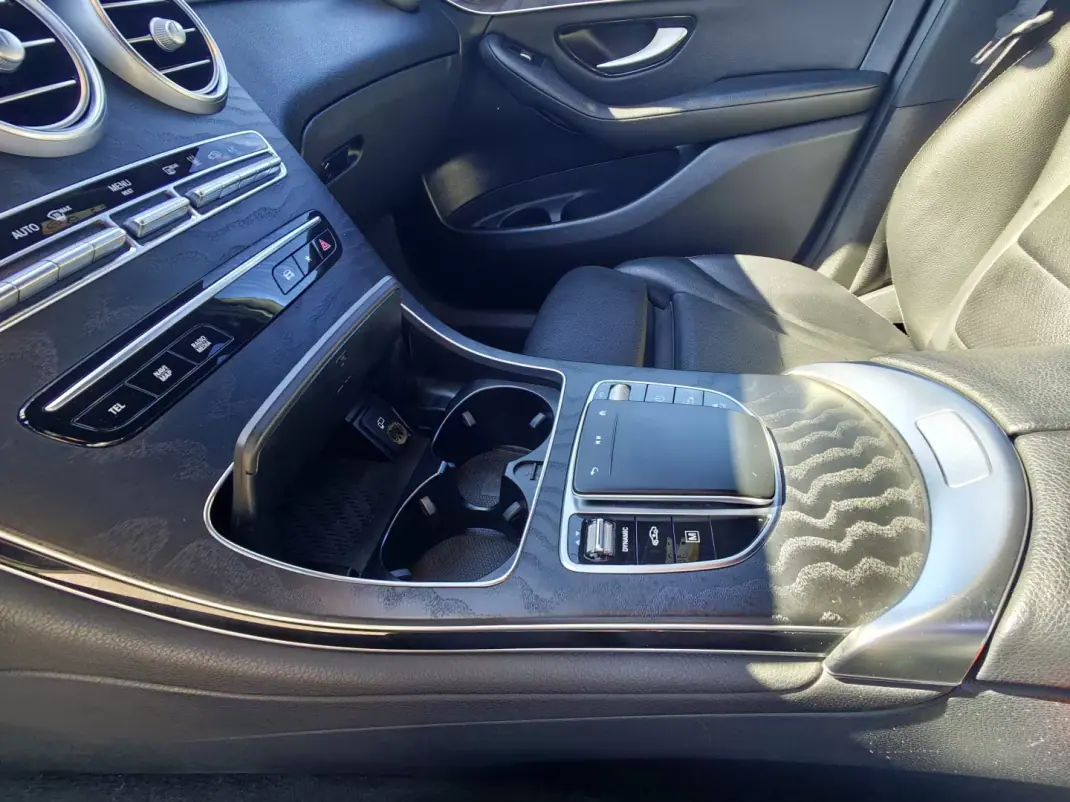 Mercedes-Benz GLC 300 2020 - 43500 EUR, 143000 km - AUTO.MOTO.pt - 143000km - foto 20 de 32