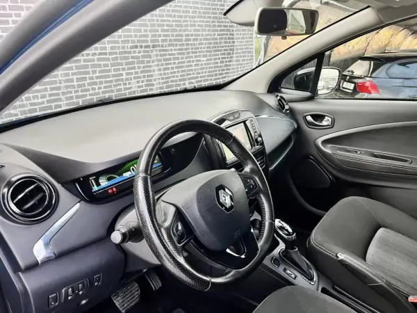 Renault Zoe 2019 - 11900 EUR, 91000 km - AUTO.MOTO.pt - 91000km - foto 8 de 13