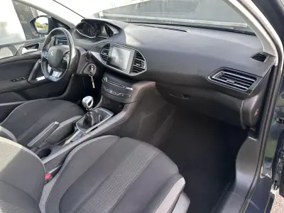 Peugeot 308 SW 2016 - 8900 EUR, 200000 km - AUTO.MOTO.pt - 200000km - foto 48 de 51