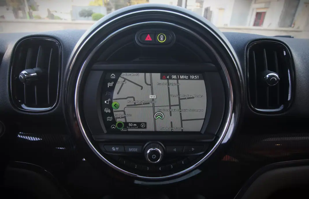 MINI Countryman 2018 - 15750 EUR, 224000 km - AUTO.MOTO.pt - 224000km - foto 17 de 33