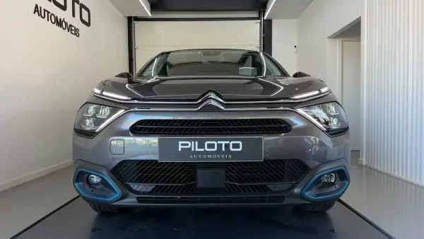 Citroën e-C4 X 2023 — foto 3 de 35