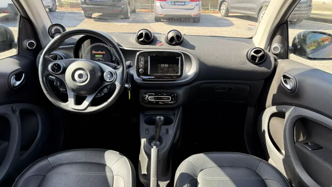 Smart Fortwo Cabrio 2018 - 10490 EUR, 55157 km - AUTO.MOTO.pt - 55157km - foto 25 de 40