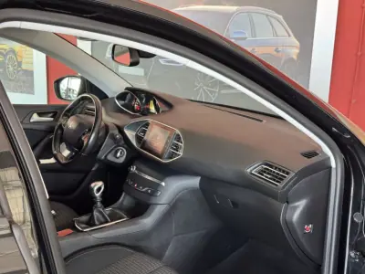 Peugeot 308 SW 2018 - 13500 EUR, 49820 km - AUTO.MOTO.pt - 49820km - foto 12 de 18