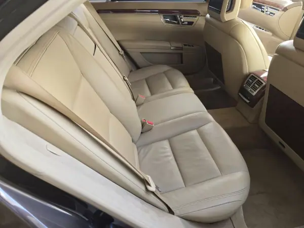 Mercedes-Benz S 400 2011 - 13990 EUR, 353009 km - AUTO.MOTO.pt - 353009km - foto 10 de 23