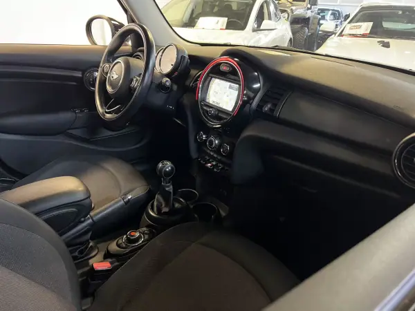 MINI 5 Portas 2016 - 13990 EUR, 95000 km - AUTO.MOTO.pt - 95000km - foto 6 de 41