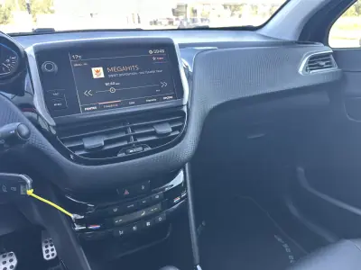 Peugeot 2008 2019 - 13990 EUR, 146000 km - AUTO.MOTO.pt - 146000km - foto 19 de 22