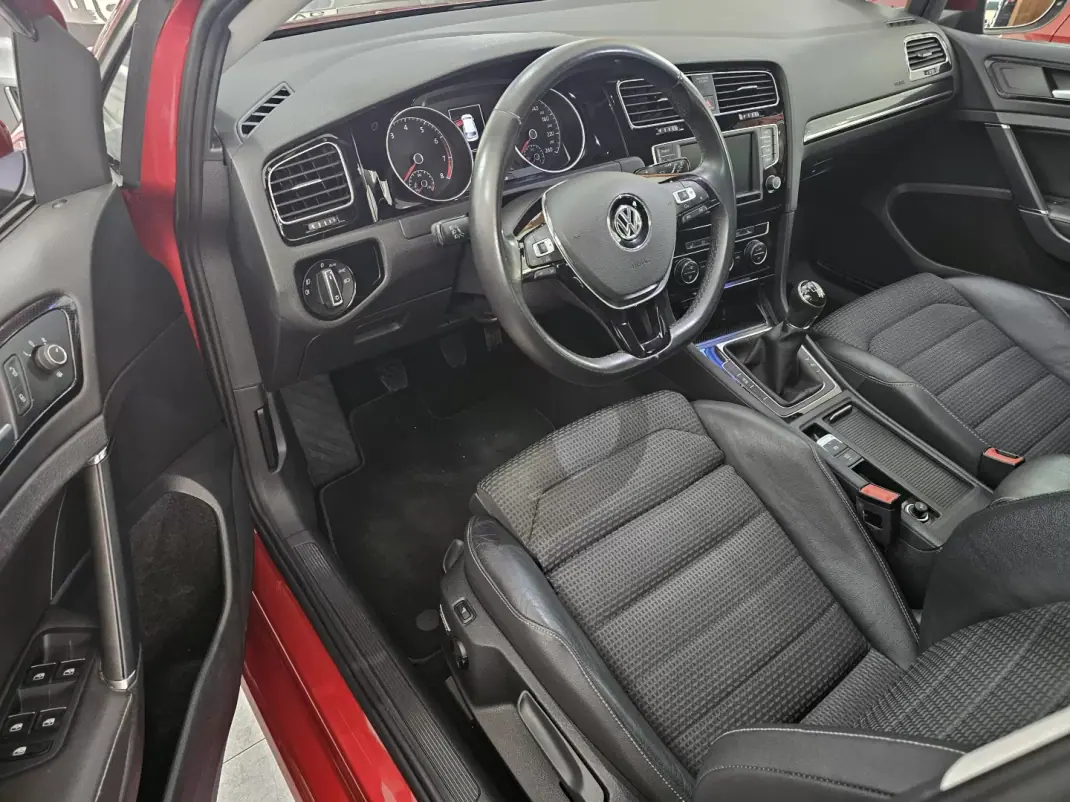 Volkswagen Golf 2015 - 15000 EUR, 140202 km - AUTO.MOTO.pt - 140202km - foto 2 de 23