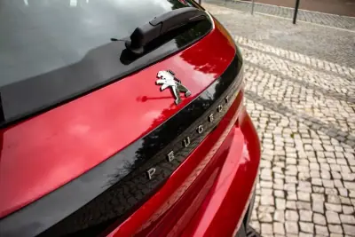 Peugeot e-208 2023 - 17800 EUR, 18457 km - AUTO.MOTO.pt - 18457km - foto 12 de 41