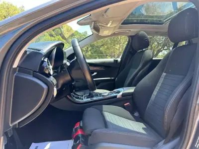 Mercedes-Benz C 200 2019 - 18950 EUR, 152000 km - AUTO.MOTO.pt - 152000km - foto 6 de 11