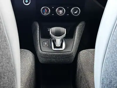 Renault Zoe 2020 - 16500 EUR, 105000 km - AUTO.MOTO.pt - 105000km - foto 28 de 34