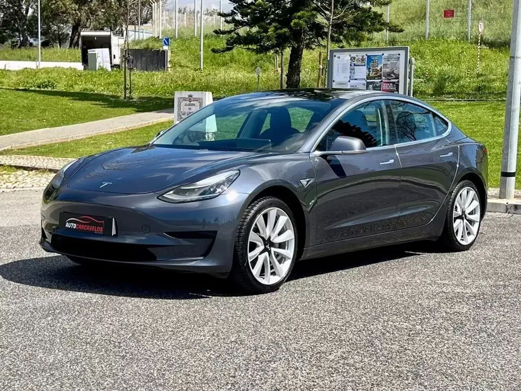 Tesla Model 3 2019 - 23990 EUR, 83000 km - AUTO.MOTO.pt - 83000km - foto 11 de 26