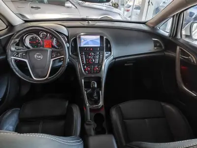 Opel Astra Sports Tourer 2011 - 6750 EUR, 226000 km - AUTO.MOTO.pt - 226000km - foto 22 de 37