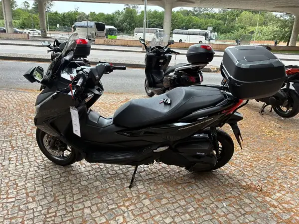 Honda Forza 2024 - 5650 EUR, 15234 km - AUTO.MOTO.pt - 15234km - foto 7 de 13