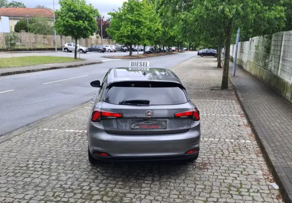 Fiat Tipo 2020 - 13500 EUR, 103000 km - AUTO.MOTO.pt - 103000km - foto 4 de 17