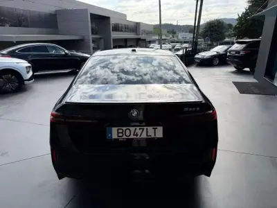 BMW 530e 2024 - 52900 EUR, 500 km - AUTO.MOTO.pt - 500km - foto 11 de 15