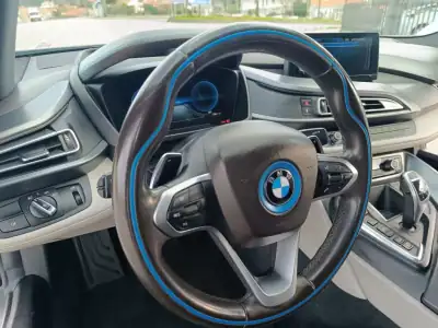 BMW i8 2016 - 71000 EUR, 140000 km - AUTO.MOTO.pt - 140000km - foto 23 de 25