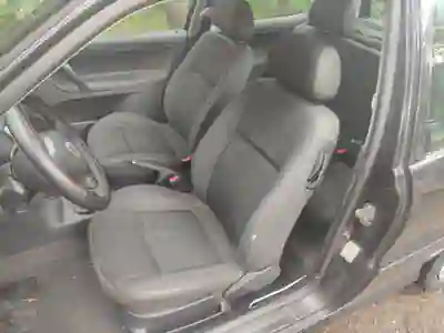 Volkswagen Polo 2001 - 1300 EUR, 228796 km - AUTO.MOTO.pt - 228796km - foto 4 de 15