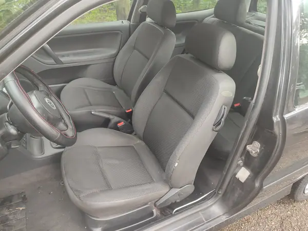 Volkswagen Polo 2001 - 1300 EUR, 228796 km - AUTO.MOTO.pt - 228796km - foto 4 de 15