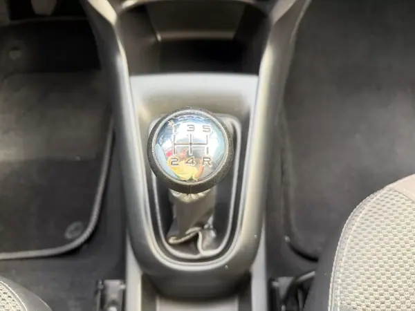 Citroën C3 2015 - 10500 EUR, 127000 km - AUTO.MOTO.pt - 127000km - foto 14 de 20