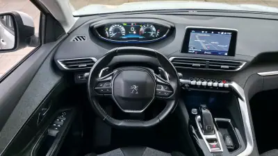 Peugeot 3008 2018 - 16990 EUR, 131000 km - AUTO.MOTO.pt - 131000km - foto 8 de 23