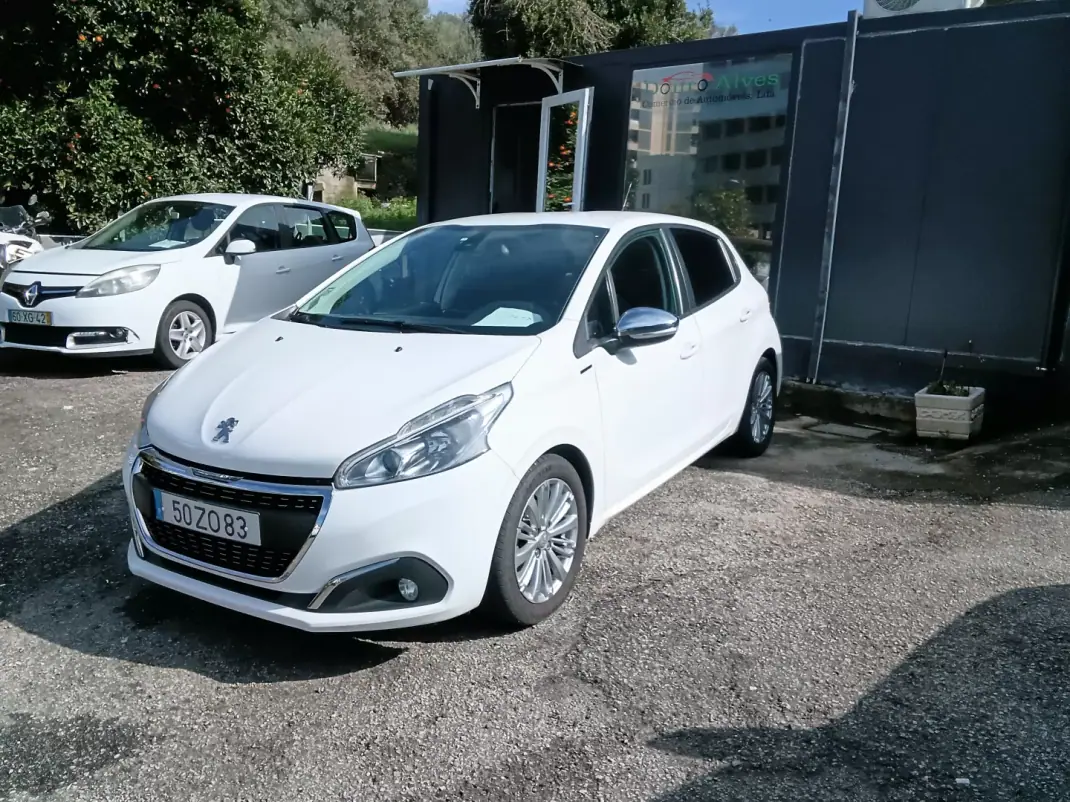 Peugeot 208 2019 - 10900 EUR, 127907 km - AUTO.MOTO.pt - 127907km - foto 1 de 17