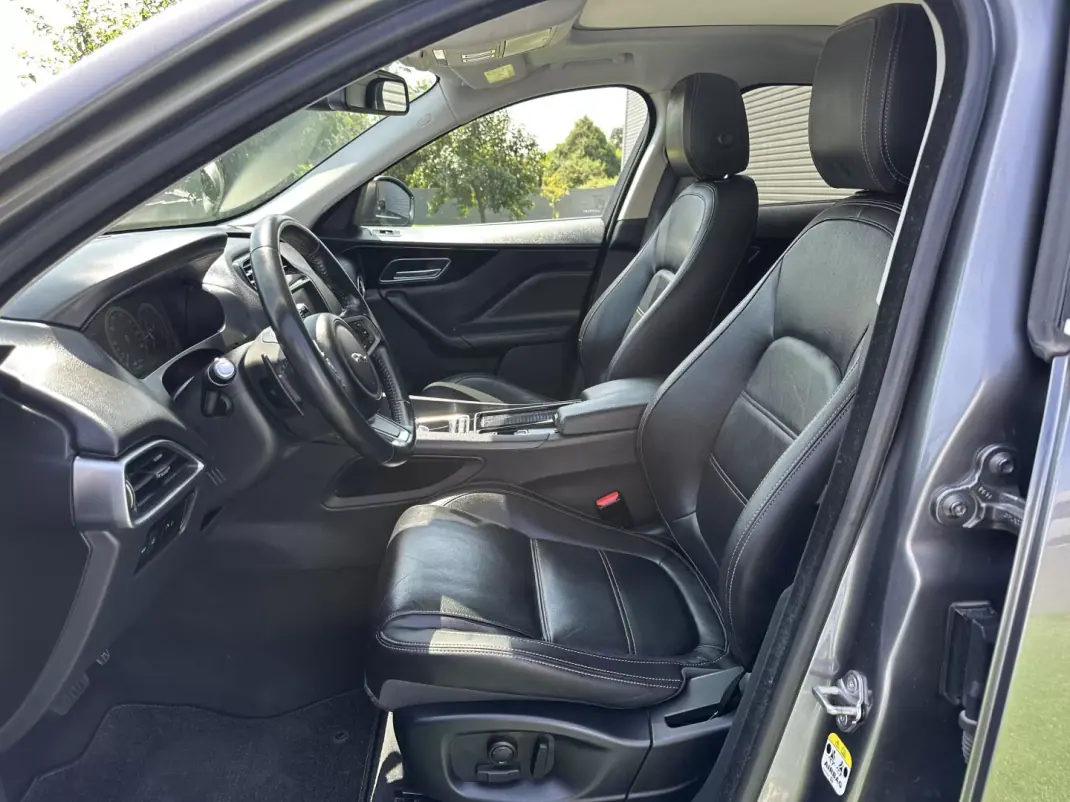 Jaguar F-Pace 2018 - 22500 EUR, 146000 km - 146000km - foto 34 de 69