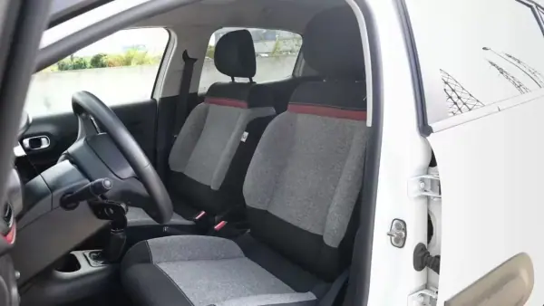 Citroën C3 2021 - 10999 EUR, 99000 km - AUTO.MOTO.pt - 99000km - foto 26 de 34