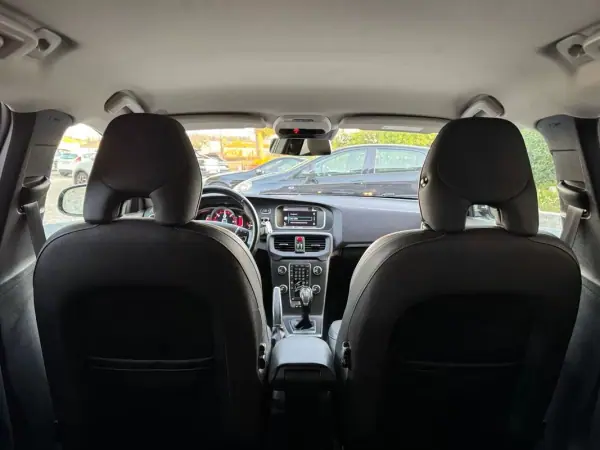 Volvo V40 Cross Country 2013 - 13500 EUR, 164000 km - AUTO.MOTO.pt - 164000km - foto 17 de 38