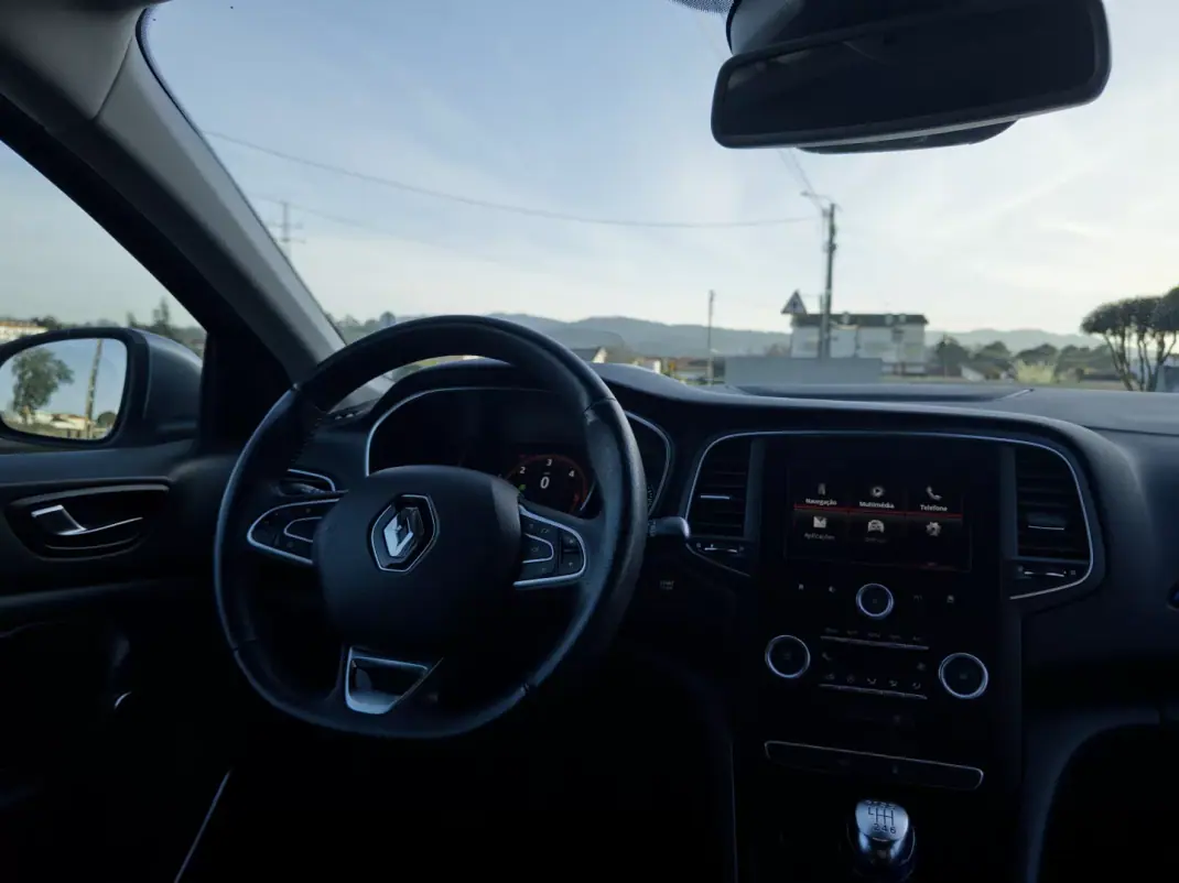 Renault Mégane Sport Tourer 2016 - 13990 EUR, 163000 km - AUTO.MOTO.pt - 163000km - foto 24 de 47