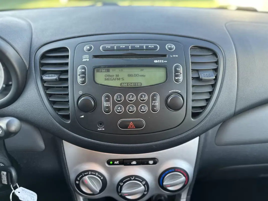 Hyundai i10 2009 - 5990 EUR, 71000 km - AUTO.MOTO.pt - 71000km - foto 17 de 25