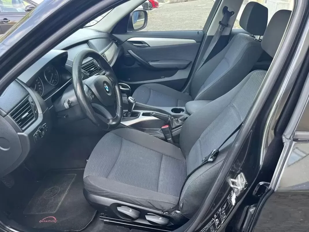 BMW X1 2011 - 12900 EUR, 292000 km - AUTO.MOTO.pt - 292000km - foto 8 de 13