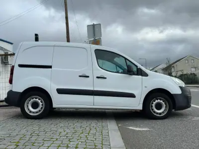 Peugeot Partner 2016 - 10900 EUR, 177432 km - AUTO.MOTO.pt - 177432km - foto 7 de 20