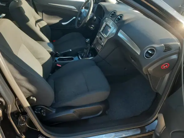 Ford Mondeo SW 2010 - 7400 EUR, 217000 km - AUTO.MOTO.pt - 217000km - foto 24 de 33