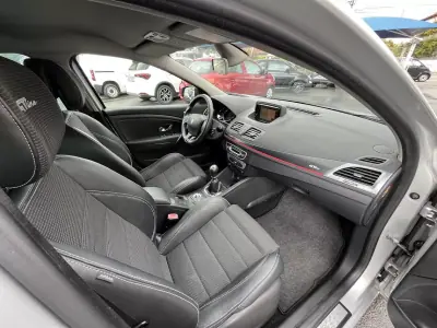 Renault Mégane Sport Tourer 2014 - 7750 EUR, 250000 km - AUTO.MOTO.pt - 250000km - foto 28 de 47