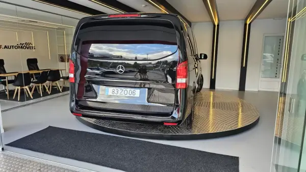 Mercedes-Benz Vito Tourer 2019 - 34900 EUR, 99800 km - AUTO.MOTO.pt - 99800km - foto 4 de 29