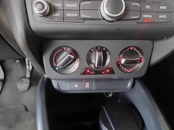 Audi A1 2011 - 8650 EUR, 215600 km - AUTO.MOTO.pt - 215600km - foto 30 de 32