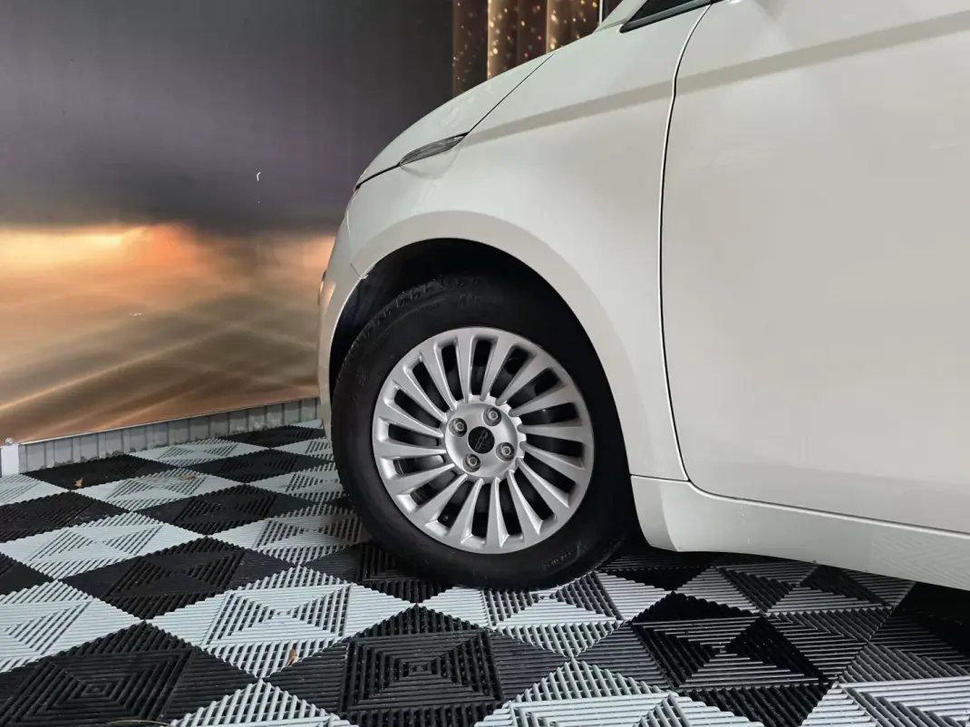 Fiat 500e 2023 - 15990 EUR, 8000 km - AUTO.MOTO.pt - 8000km - foto 10 de 20