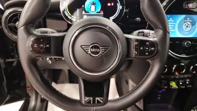 MINI Electric 2021 - 20500 EUR, 73589 km - AUTO.MOTO.pt - 73589km - foto 25 de 48