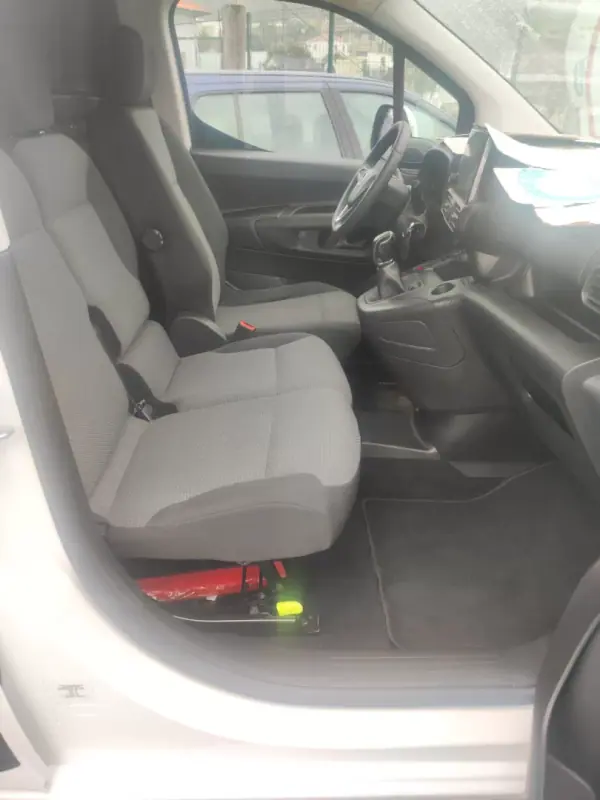 Opel Combo 2020 - 12978 EUR, 149789 km - AUTO.MOTO.pt - 149789km - foto 10 de 17