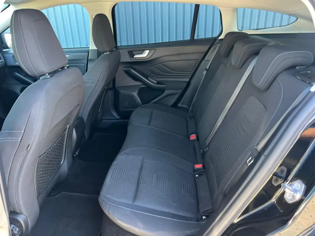 Ford Focus SW 2019 - 15950 EUR, 94634 km - AUTO.MOTO.pt - 94634km - foto 17 de 19