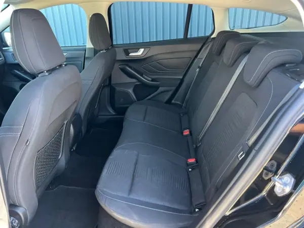 Ford Focus SW 2019 - 15950 EUR, 94634 km - AUTO.MOTO.pt - 94634km - foto 17 de 19