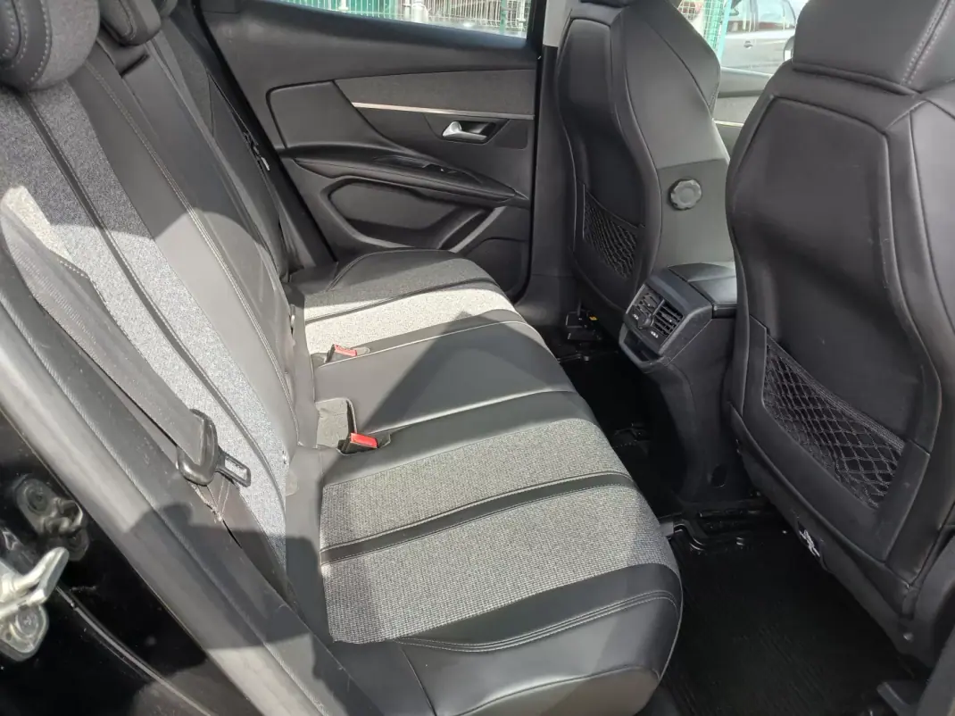 Peugeot 3008 2018 - 13450 EUR, 136692 km - AUTO.MOTO.pt - 136692km - foto 19 de 25