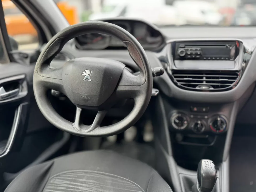 Peugeot 208 2015 - 6900 EUR, 234417 km - 234417km - foto 5 de 14