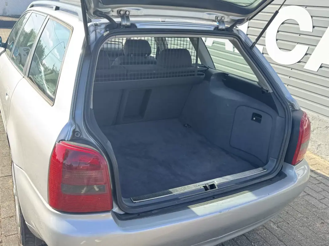 Audi A4 Avant 1996 - 2750 EUR, 445000 km - AUTO.MOTO.pt - 445000km - foto 5 de 14