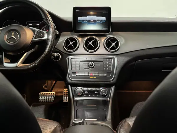 Mercedes-Benz CLA 220 2015 - 20990 EUR, 164000 km - AUTO.MOTO.pt - 164000km - foto 12 de 23
