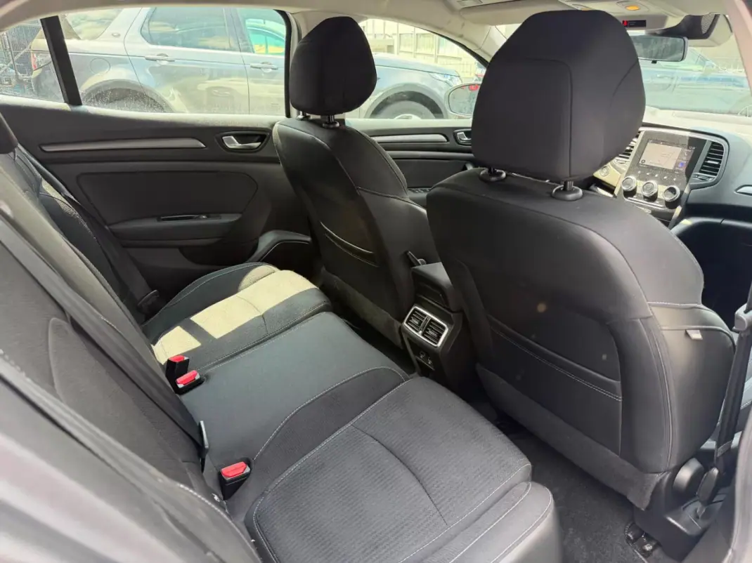 Renault Mégane 2022 - 15900 EUR, 121000 km - 121000km - foto 10 de 11