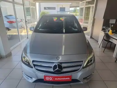 Mercedes-Benz B 180 2012 - 10990 EUR, 221000 km - AUTO.MOTO.pt - 221000km - foto 4 de 35